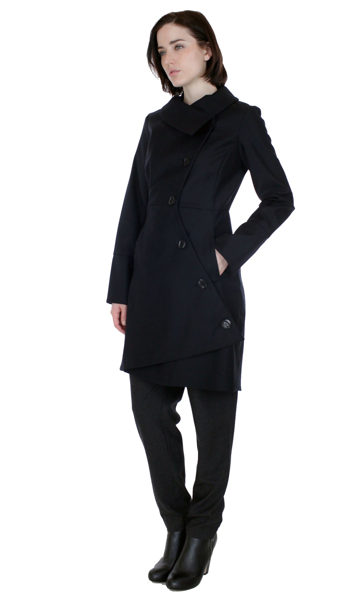 Swerve Coat in Wool/ Nylon/Cashmere / Black